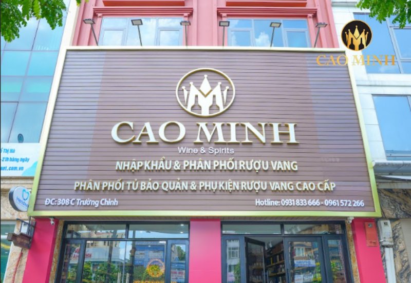 Rượu Vang Cao Minh với showroom hiện đại và đa dạng mẫu mã quà Tết