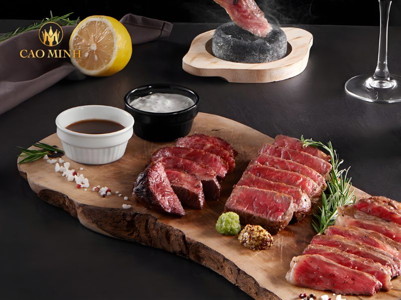 Famille Bouey Cuvée 20 Cabernet Sauvignon 2022 phù hợp với những món ăn có độ béo, đậm và giàu protein