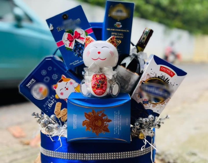 Một giỏ quà chủ đề mèo là một làn gió mới mẻ, đầy sáng tạo