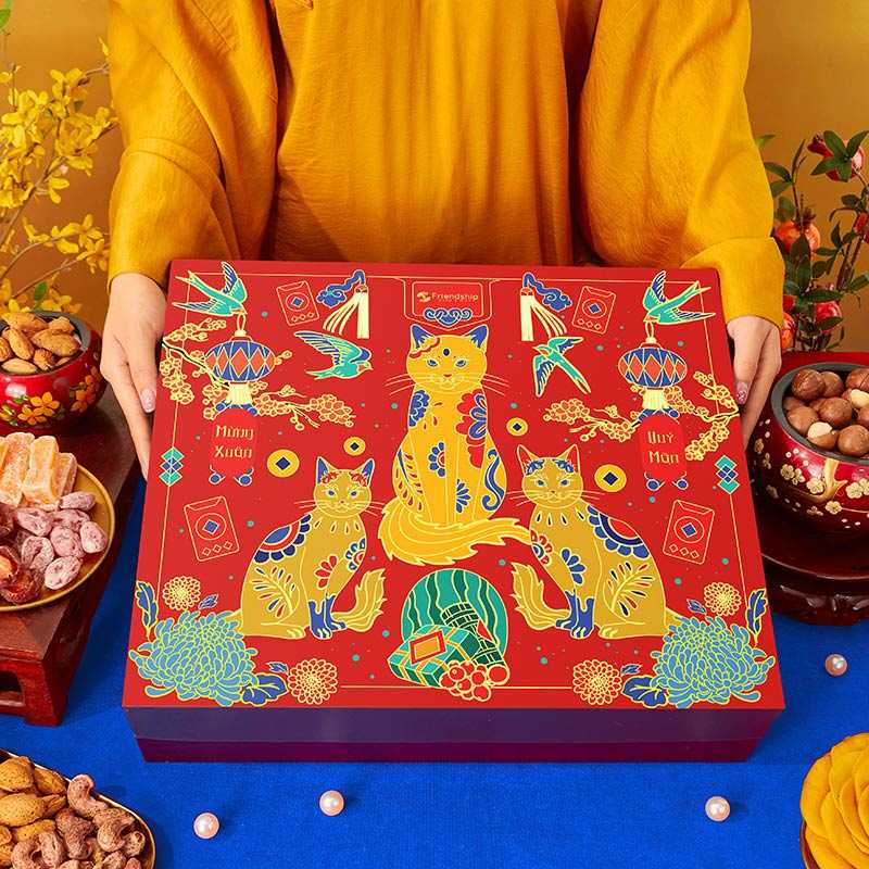 Hộp quà Tết rượu vang in hình mèo nghệ thuật