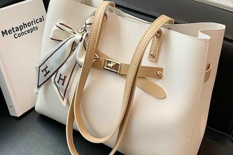 Túi xách da thời trang, món quà tết thiết thực cho cô giáo