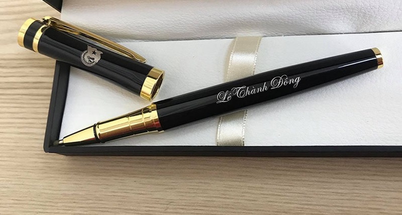 Bút ký cao cấp khắc tên cô giáo làm quà Tết