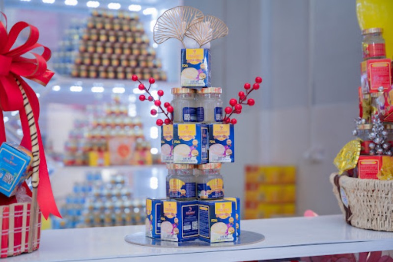 Dáng tháp vươn cao tượng trưng cho sự nghiệp thăng tiến không ngừng