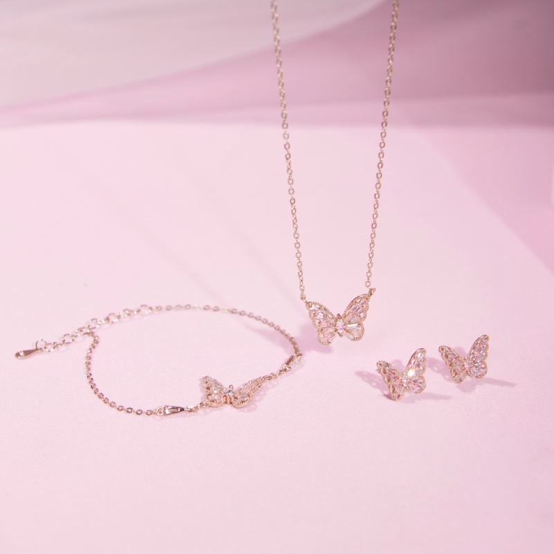 Phụ kiện trang sức sẽ giúp nàng thể hiện được nét đẹp quyến rũ