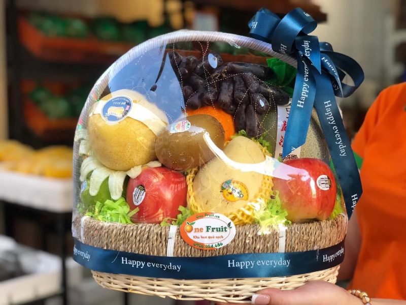 One Fruit cũng cung cấp các giỏ quà kết hợp giữa hoa quả tươi và các loại bánh kẹo, rượu vang