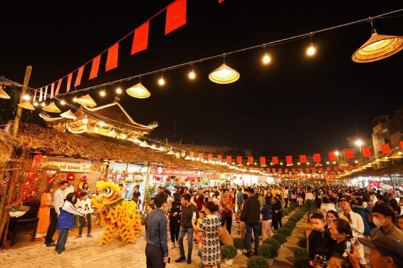 Một thị trường quà Tết đa dạng tại thành phố Ninh Bình