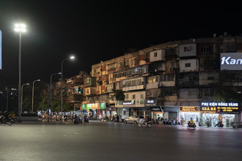 Hai khu chợ truyền thống sầm uất, tập trung đầy đủ các mặt hàng Tết bình dân