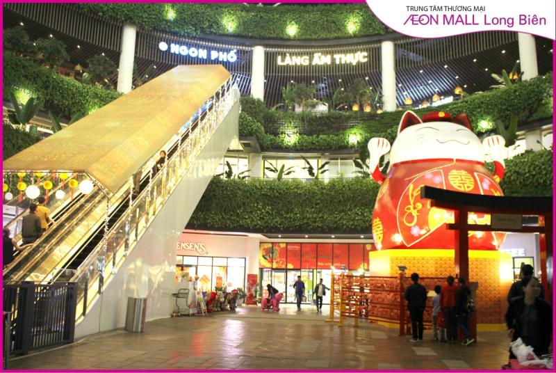 Trung tâm thương mại Aeon Mall Long Biên là một địa điểm mua sắm quen thuộc và tiện lợi của người dân nơi đây