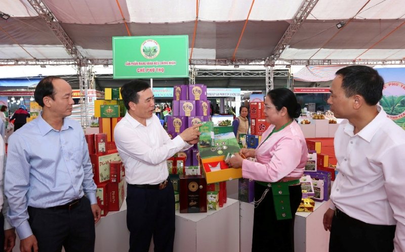 Các cửa hàng OCOP giới thiệu sản phẩm nông nghiệp sạch là nơi tìm kiếm món quà tết tại Việt Trì mang tính xanh, chất lượng cao