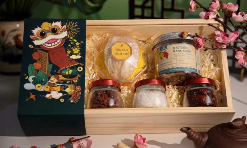 Món quà chứa đựng nhiều tầng ý nghĩa sâu sắc, thể hiện tấm lòng của người trao