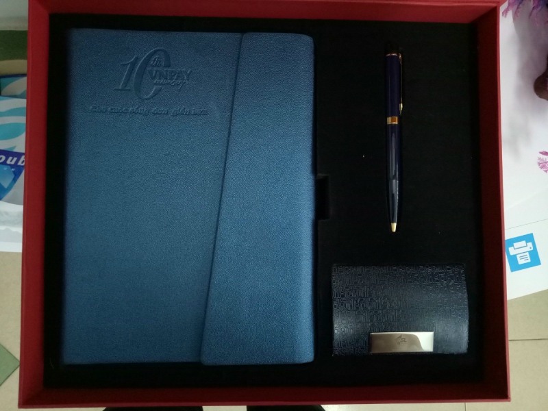 Món quà thể hiện sự trân trọng tri thức, thay lời chúc công việc thuận lợi