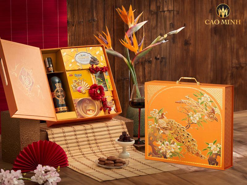 Hộp quà Tết Khổng Tước Nghinh Xuân - Rượu vang Cao Minh 2026