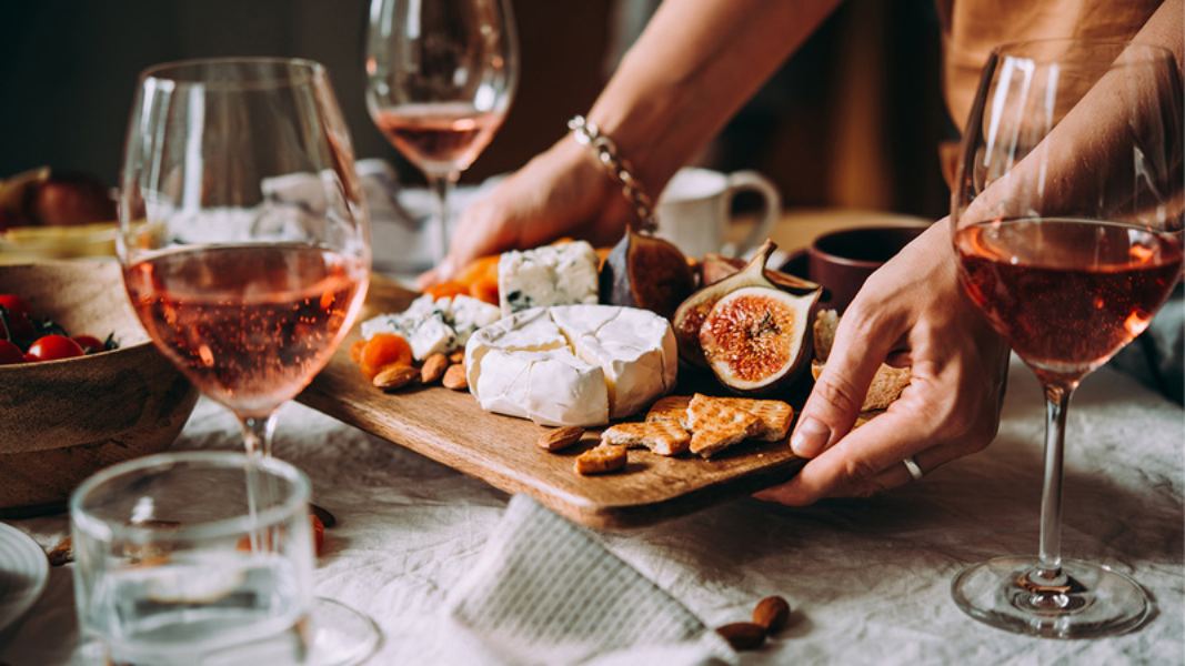 Sắc hồng tươi tắn và vị dễ uống khiến Marcelito Rosé de Syrah trở thành người bạn đồng hành cho nhiều dịp khác nhau