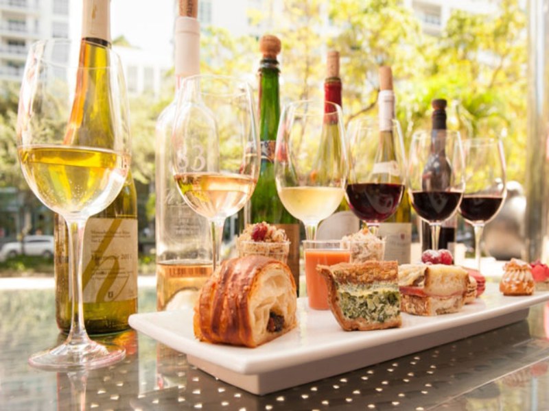 Sự nhẹ nhàng và dễ uống khiến Tierra Secreta Moscato trở thành lựa chọn phù hợp cho nhiều dịp